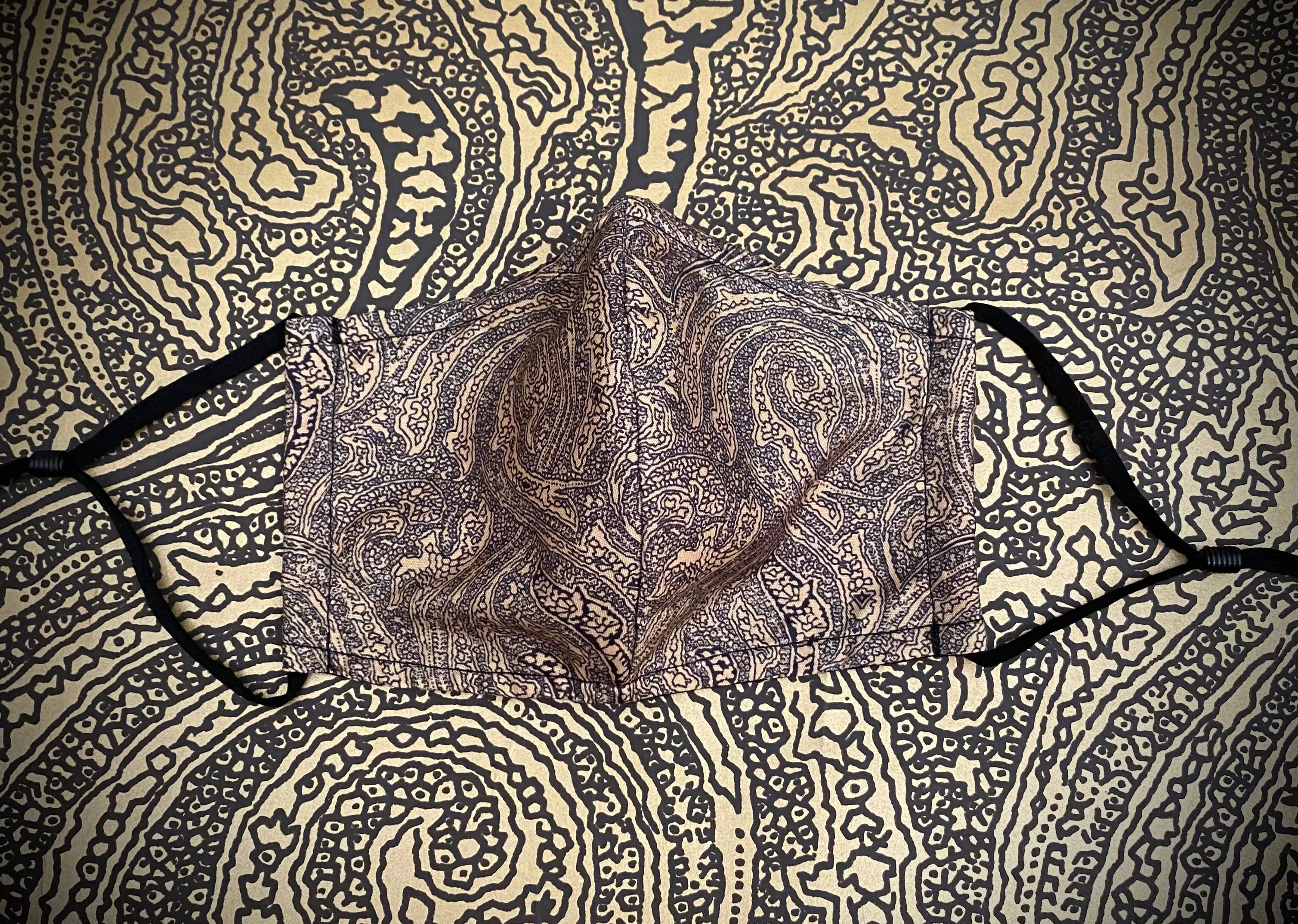 Derby Paisley Mask With Stoppers